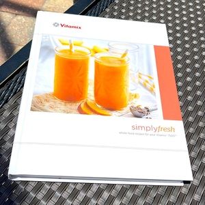 New Hard covered vita mix recipe book
